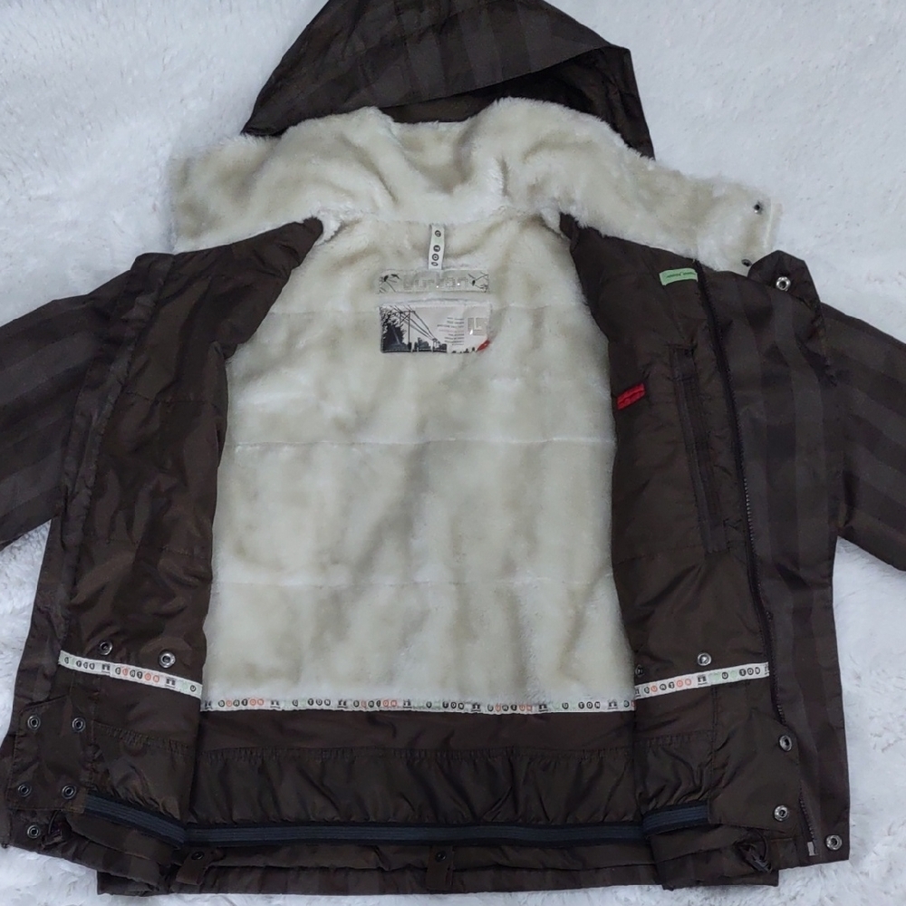 BURTON JACKET, Size M - Picture 15 of 17